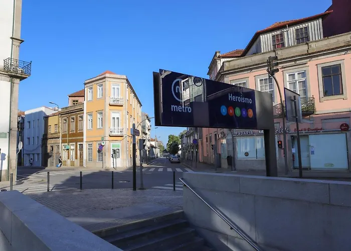 Vibrant Host - Heroismo'S Metro OOporto