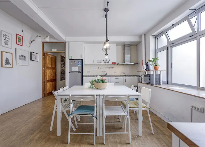 Travel & Live Hostel OOporto
