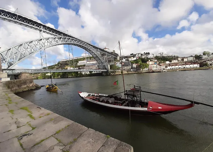 Muralha Da Barca Apartamentos Rnal Nº13939 Al,5848 Al, 6419 Al-Chamada Para A Rede Movel Nacional Porto